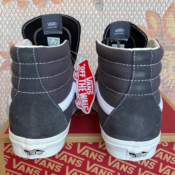 Vans Sk8-Hi
Textured Asphalt
VN0005U9107
WMNS sneakers - Picture 14 of 16